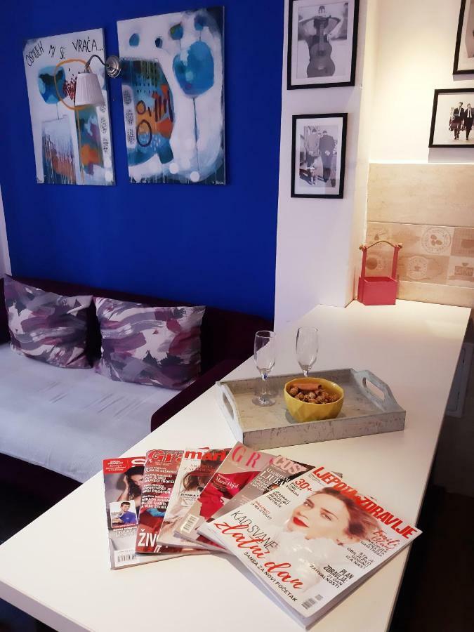 Apartment The Royal Square ツェティニェ エクステリア 写真