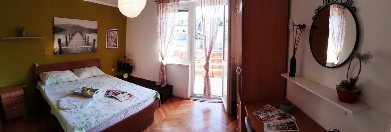 Apartment The Royal Square ツェティニェ エクステリア 写真